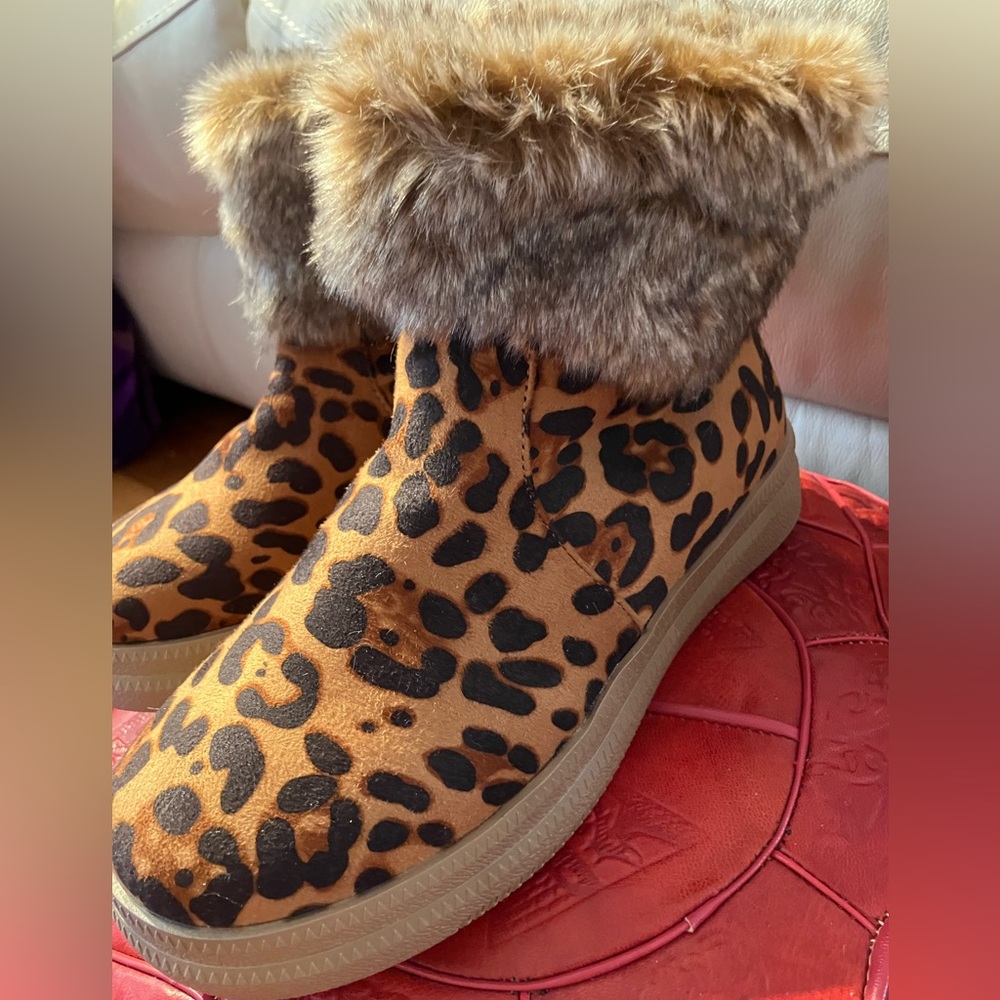 Leopard Print Fur-Trimmed Women's Shoes - Picture 2 of 3